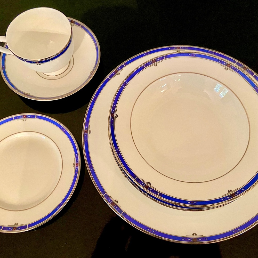 Kingsbridge by Wedgwood China 5 piece settings and more!